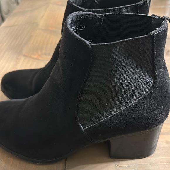 H&M Divided Chelsea Boot - Picture 1 of 4